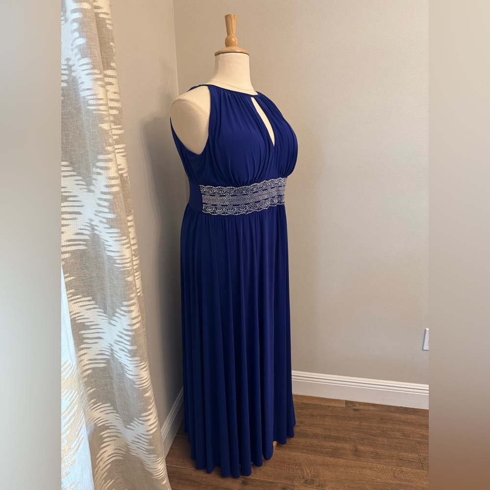 Plus Dress - Picture 7 of 12